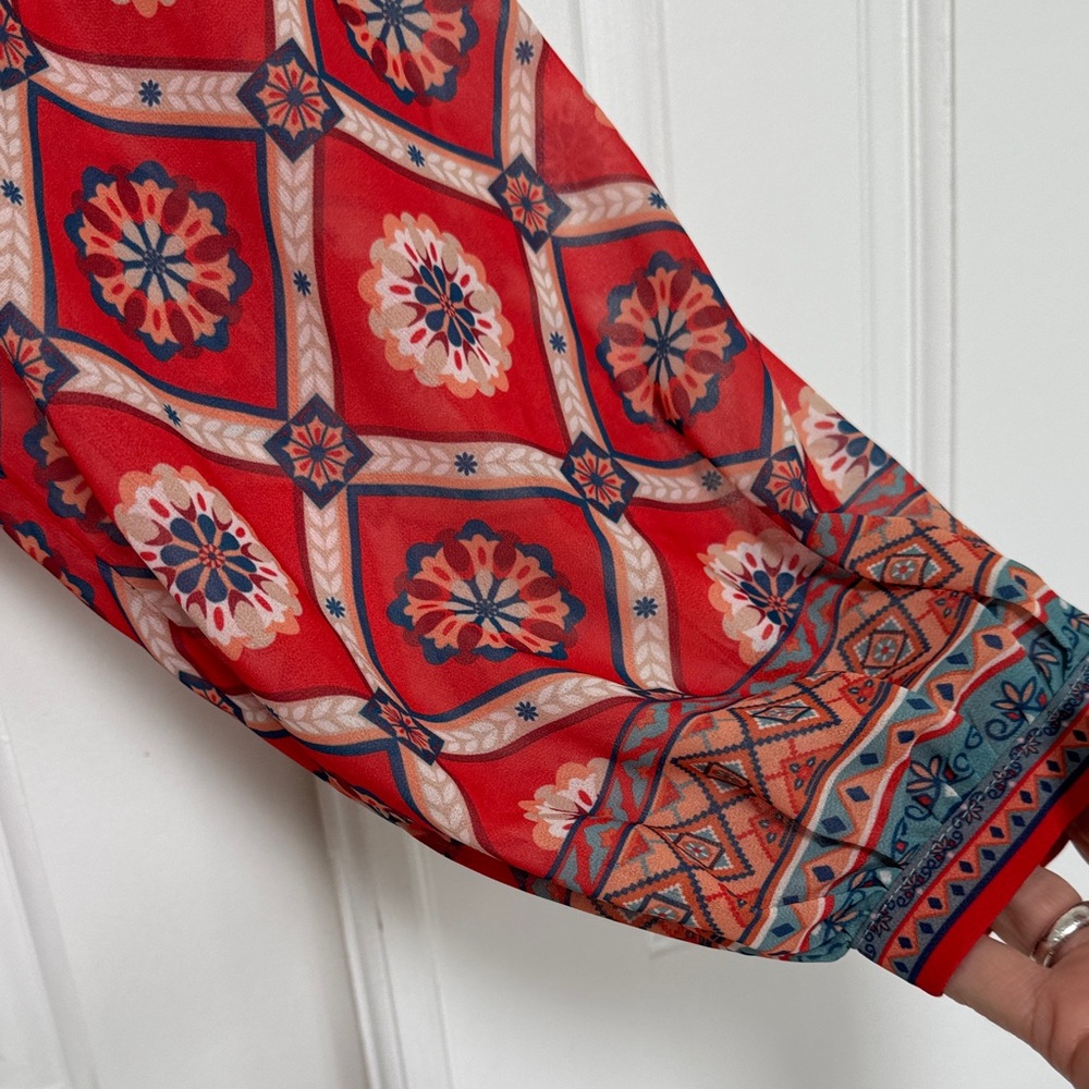 Elegant Red Geometric Women's Blouse - Picture 3 of 3